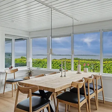 Annalia - 50m From The Sea By Interhome
