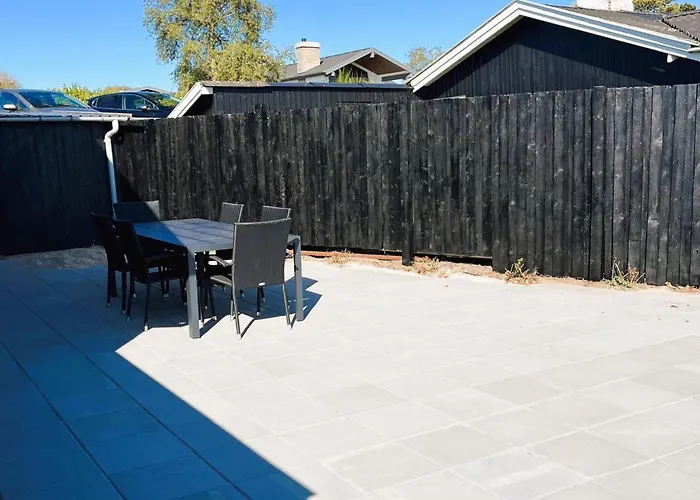 Annalia - 50m From The Sea By Interhome *